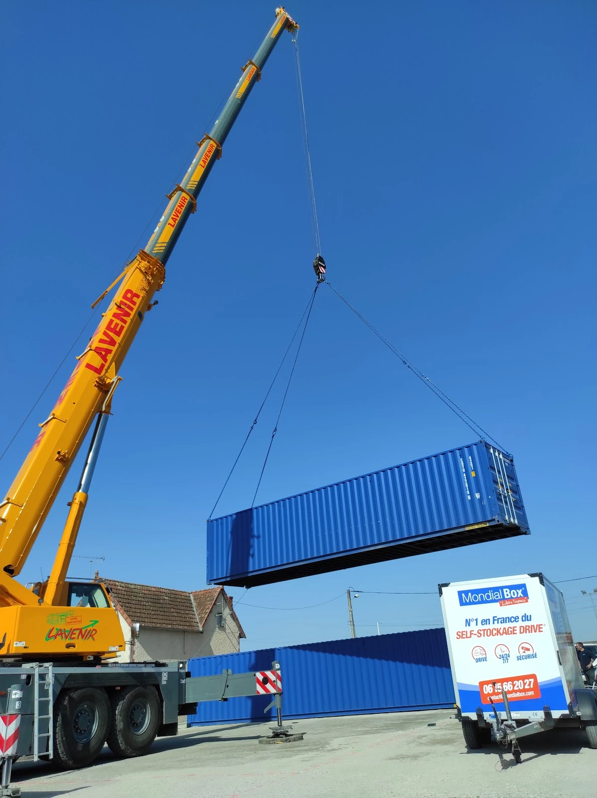 pose des conteneur bleu mondialbox moulins